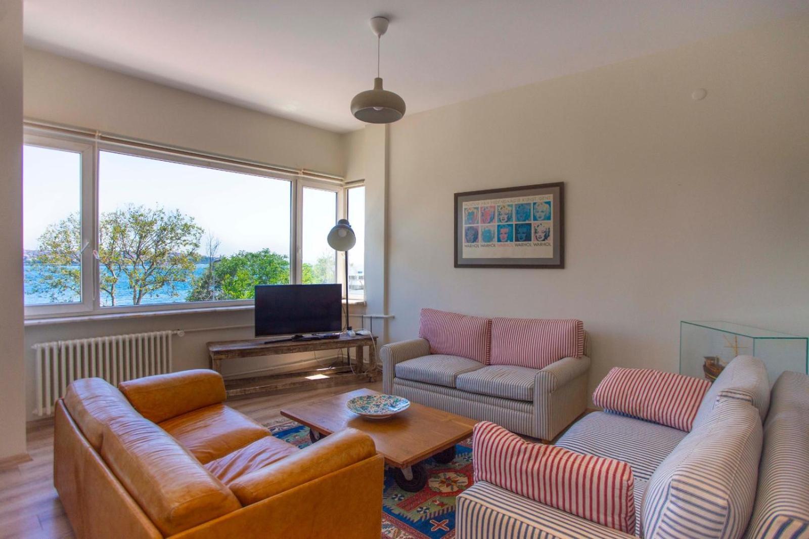 Waterfront With A Stunning View Apartament *
