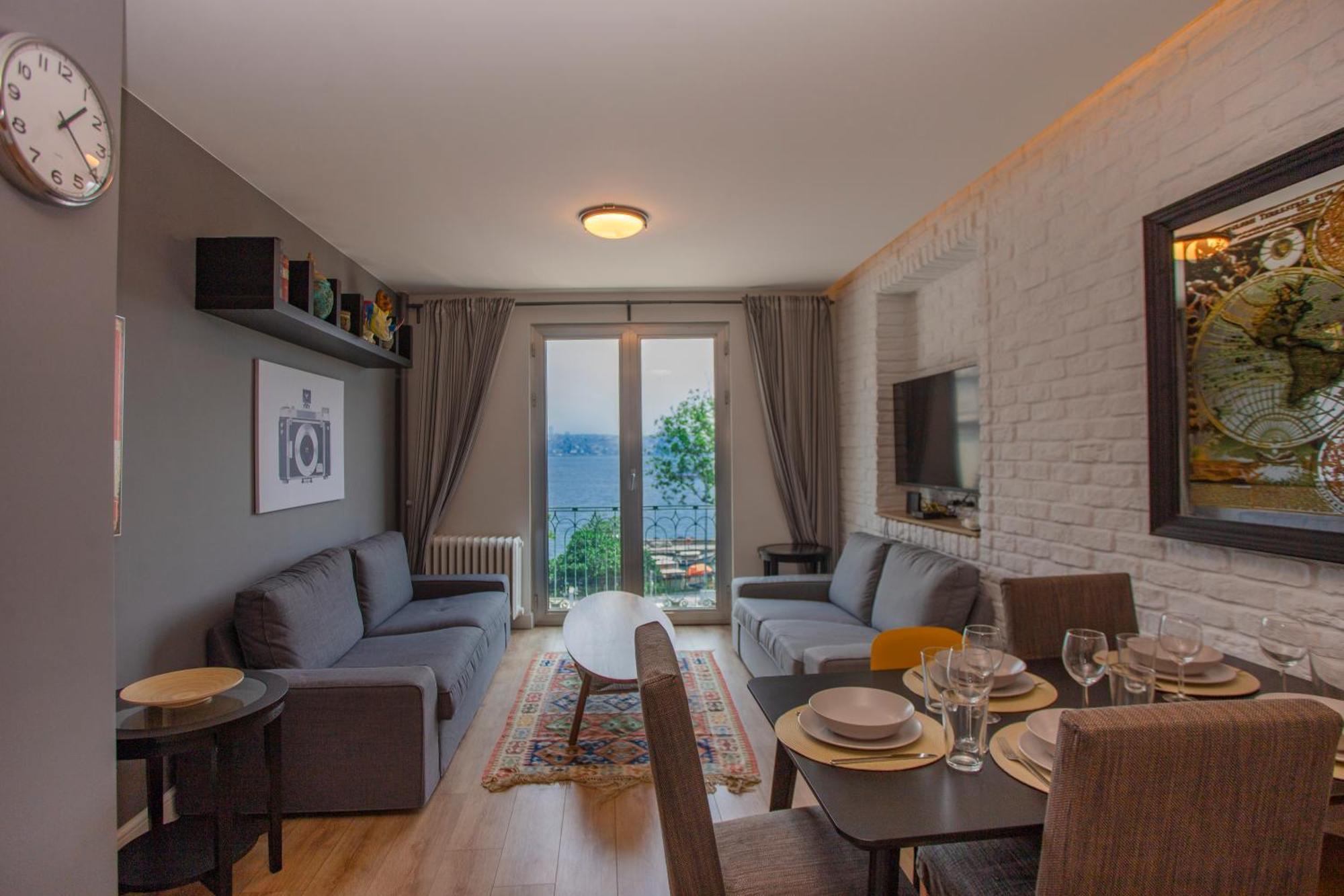 Waterfront With A Stunning View Apartament *